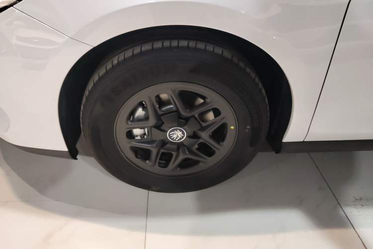 Used BYD Qin PLUS 2025 DM-i Smart Drive 55KM Leading Model
