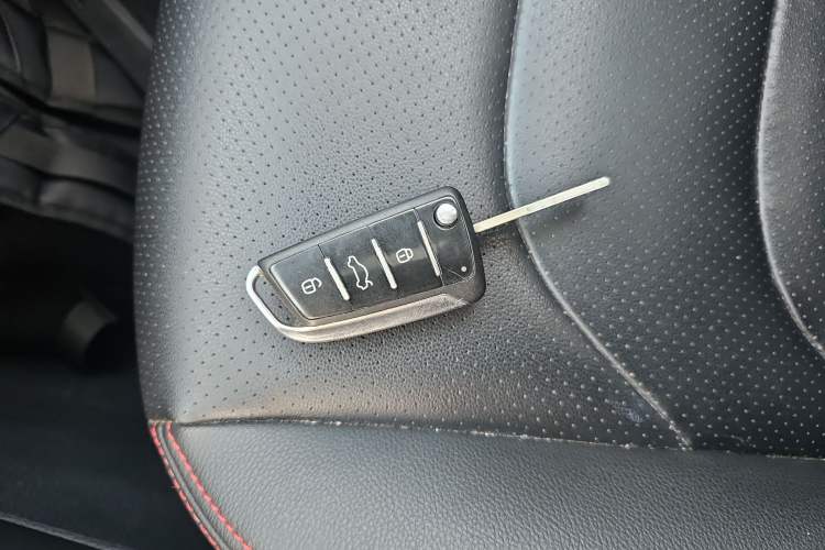 Used  Refine S3 2018 Smart Drive Edition 1.5L Manual Luxury Model