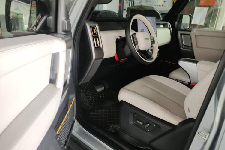 Used  V23 2025 501 Four-Wheel Drive Advanced Version
