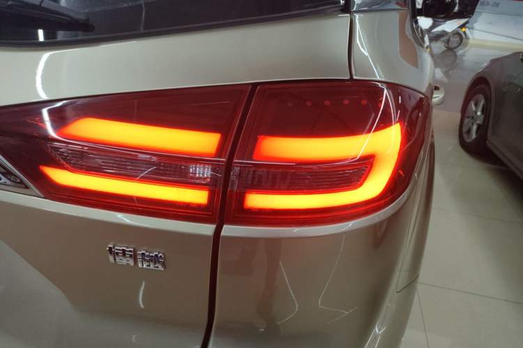 Used Geely Auto Emgrand X7 Sport 2018 1.8TD Automatic Two-Wheel Drive Smart Connect 4G Internet Edition
