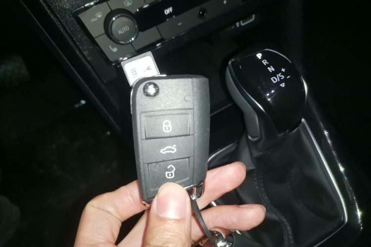 Used Volkswagen Tharu 
