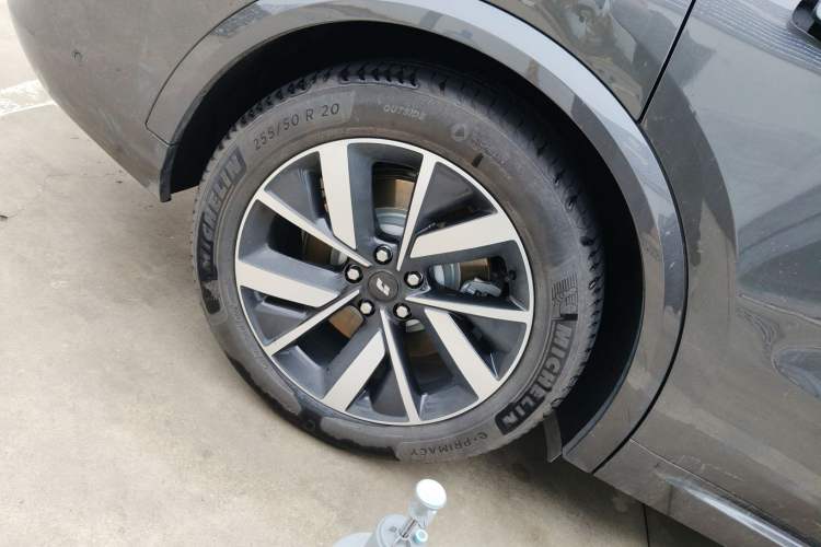 Used Li Auto L8 2023 Pro Model
