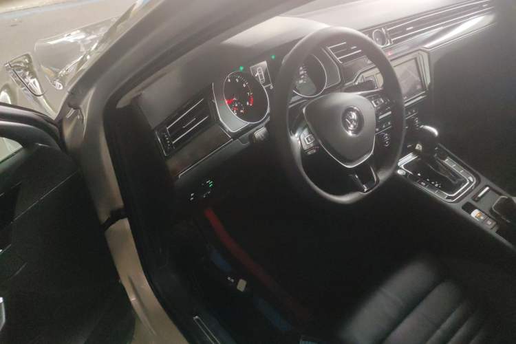 Used Volkswagen Magotan 2019 330TSI DSG Luxury Version China VI Standard
