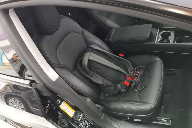 Used Tesla Model 3 2025 Rear-Wheel-Drive Version
