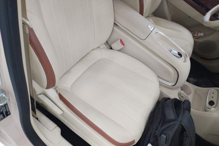 Used ORA Good Cat 2023 401 km Standard Range Luxury Version Lithium Iron Phosphate
