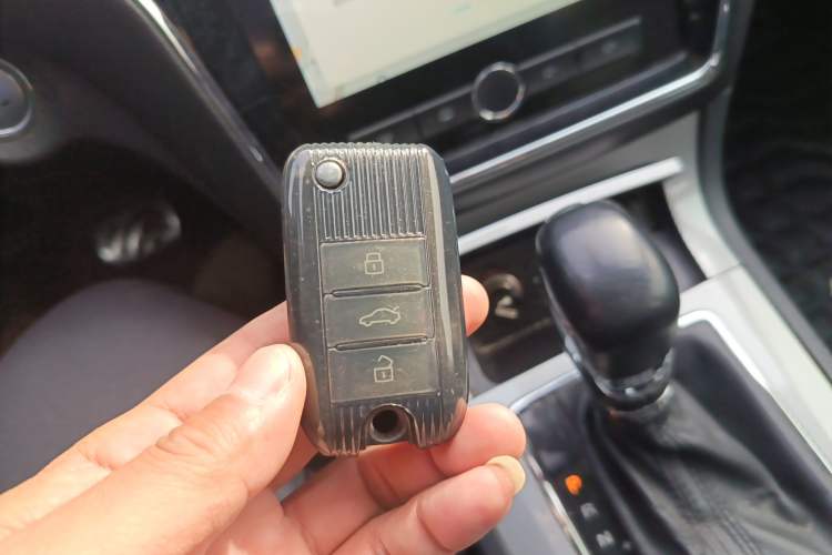 Used Roewe RX5 2016 20T Two-Wheel Drive Automatic Internet Smart Edition
