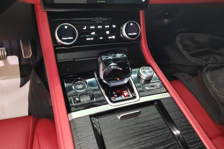 Used Jaguar XFL 2021 XFL 2.0T P250 All-Wheel-Drive Shimmering Black Sport Edition
