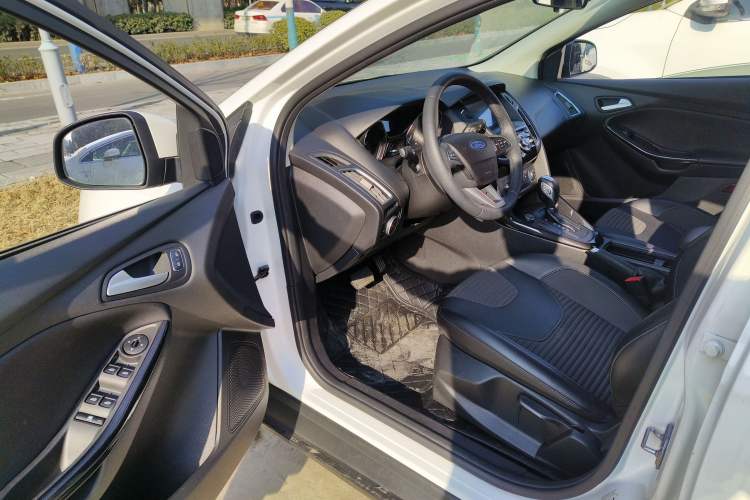 Used Ford Focus 2018 Hatchback Classic 1.6L Automatic Trendy SmartDrive Edition