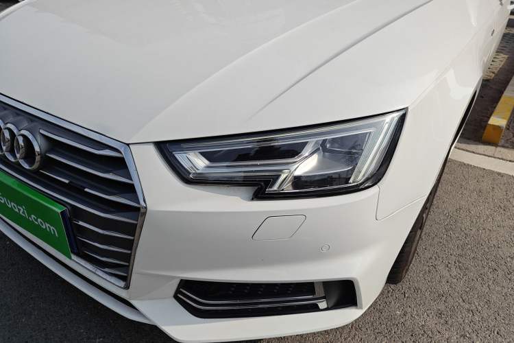 Used Audi A4L 2018 30th Anniversary Edition 40 TFSI Fashion Model
