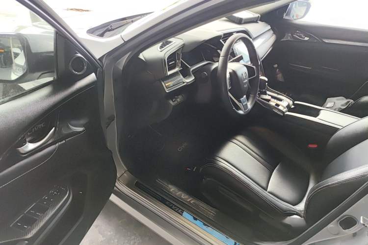 Used Honda Civic 2016 220TURBO CVT Luxury Edition
