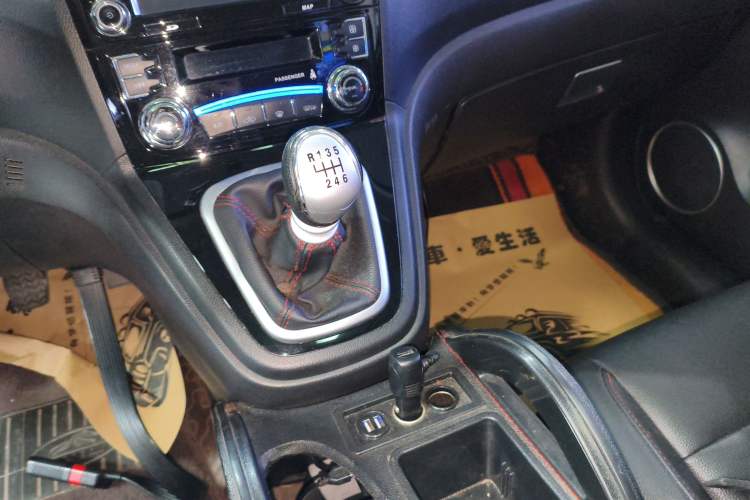 Used Haval H6 2016 Upgraded Model 1.5T Manual Two-Wheel Drive Elite Version
