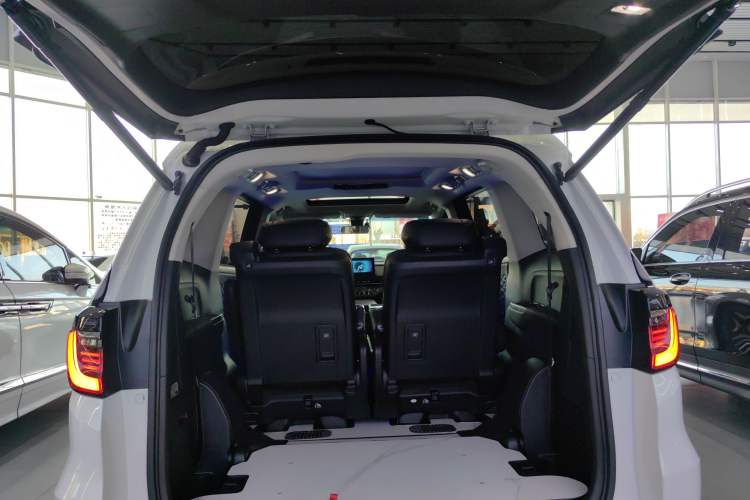 Used Honda Elysion 2022 2.0L eHEV Luxury Edition
