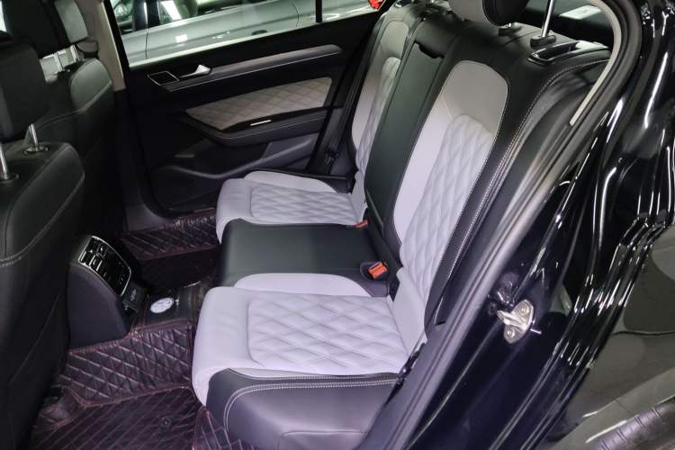 Used Volkswagen Magotan 2023 2 Million Units Limited Edition 330TSI DSG Leading Version
