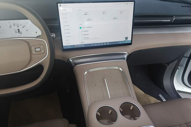 Used XPeng X9 2025 740 Ultra-Long Range Max
