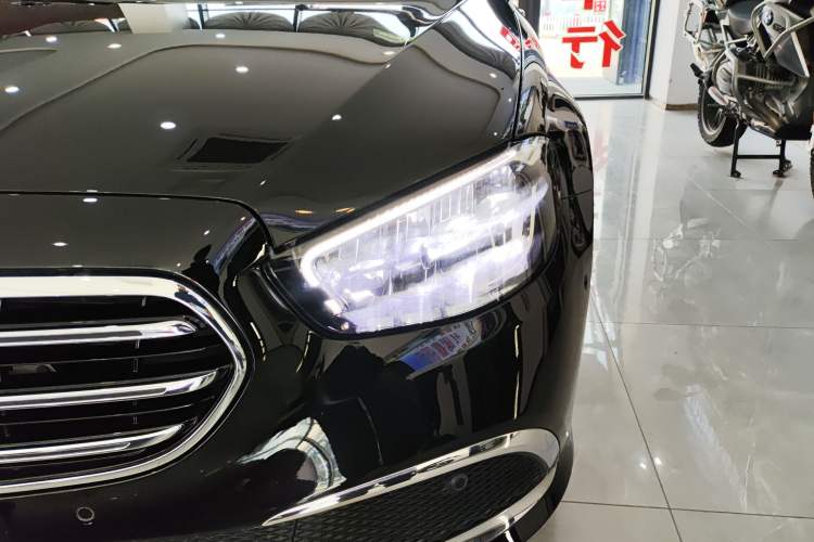 Used Mercedes-Benz E-Class 2023 Facelift E 260 L
