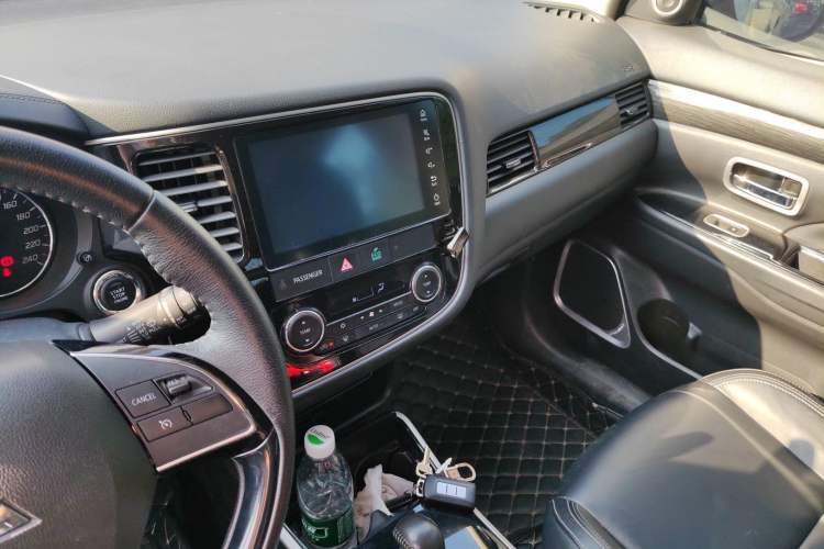 Used Mitsubishi Outlander 2019 2.0L Two-Wheel Drive Comfort Edition 5 Seats China VI Standard
