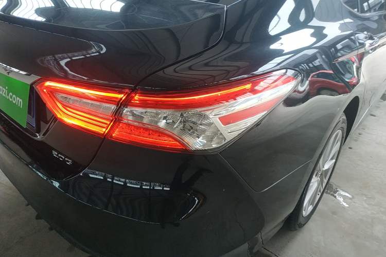 Used Toyota Camry 2021 2.0G Luxury Edition
