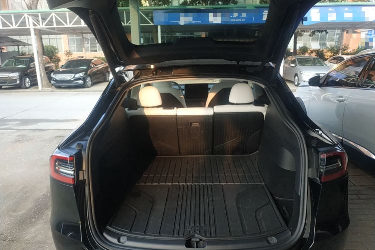 Used Tesla Model Y 2023 Rear-Wheel-Drive Version
