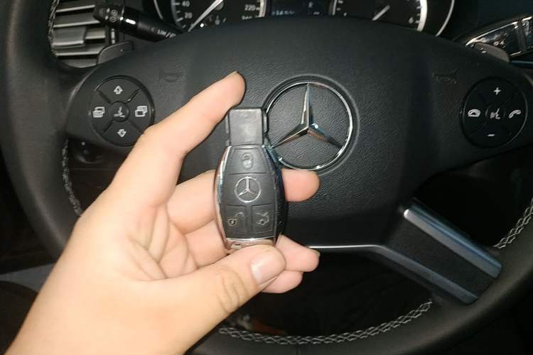 Used Mercedes-Benz R-Class 2017 R 320 4MATIC Business Edition Prestige Model