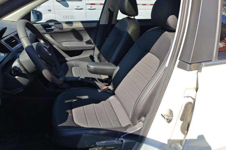 Used Skoda Rapid Spaceback 2016 Revised 1.6L Automatic Chuanxing Version
