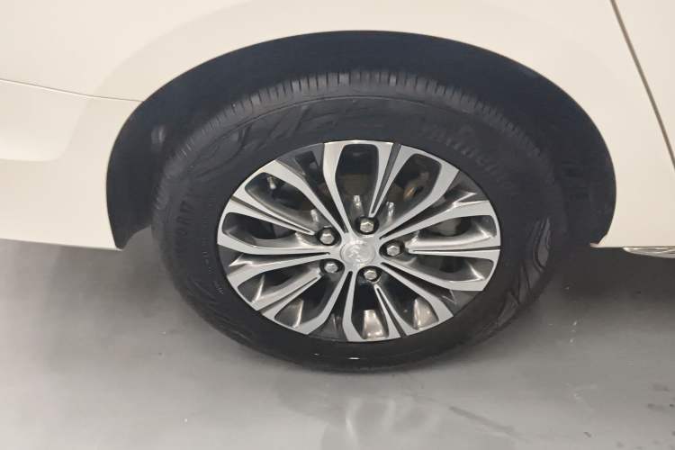 Used Buick GL8 2023 Land Executive Class Deluxe Model
