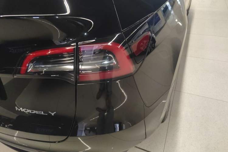 Used Tesla Model Y 2021 Long-Range All-Wheel-Drive Version 3D7