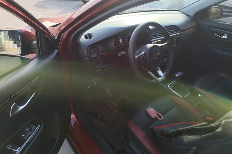 Used Kia KX Cross 2017 1.4L AT GLS
