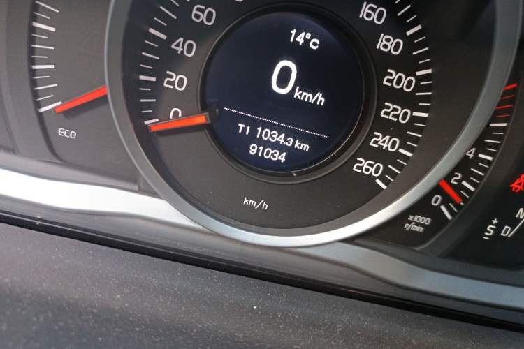 Used Volvo V60 2015 T5 Zhiyi Edition
