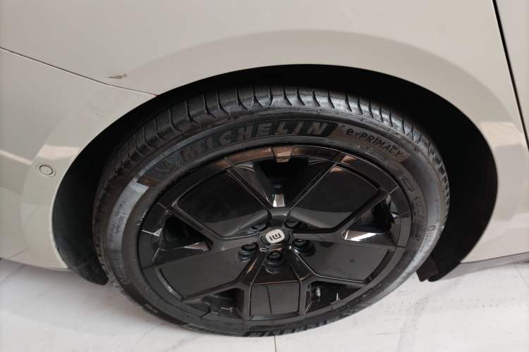 Used Xiaomi Auto SU7 2024 Rear-Drive Standard Founder Edition
