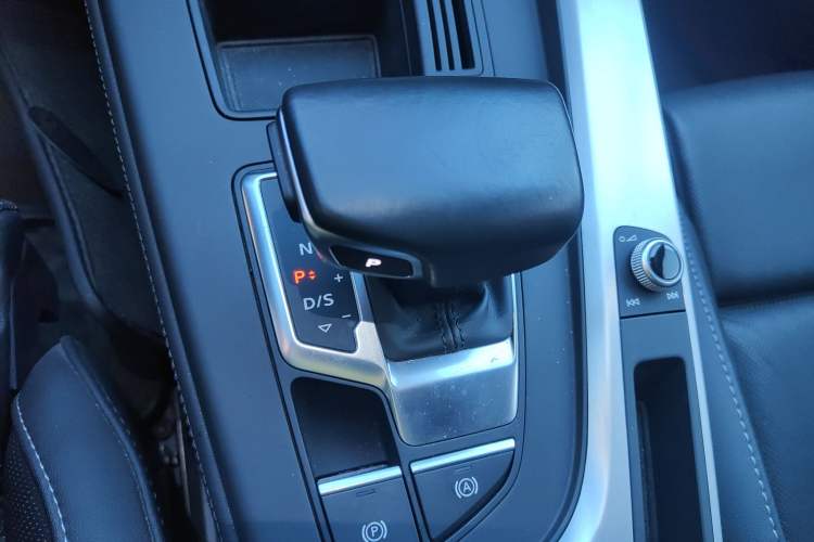 Used Audi A4L 2022 40 TFSI Luxury Dynamic Model