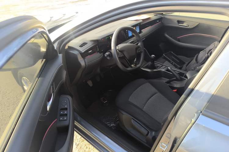 Used Roewe i5 2023 1.5L Manual Comfort Edition
