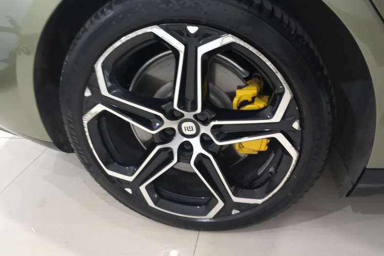 Used  SU7 2024 Rear-Drive Ultra-Long Range Advanced Pro-Level Intelligent Driving Version
