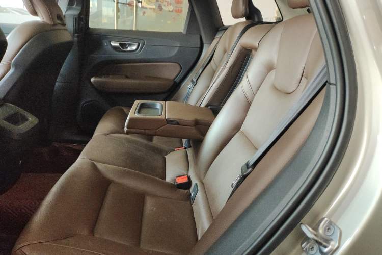 Used Volvo XC60 2019 T5 4x4 Smart Edition China V Standard
