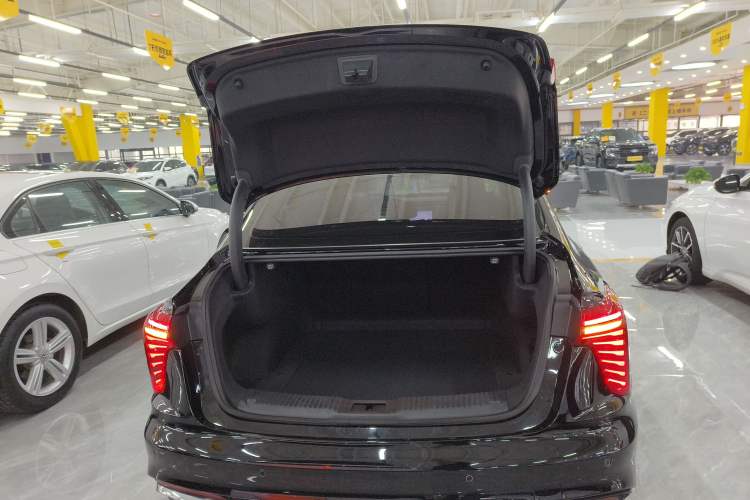 Used Hongqi H5 2023 2.0T Automatic Smart Connect Flagship Edition
