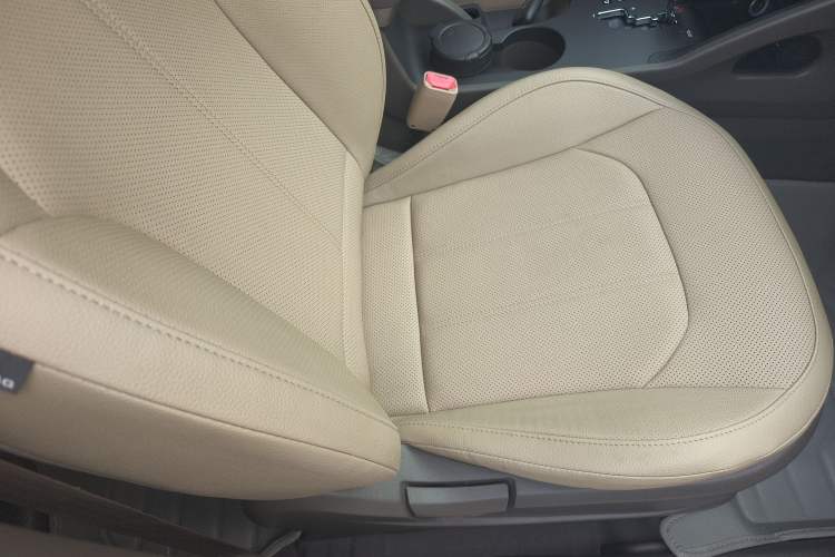 Used Hyundai ix35 2013 2.0L Automatic Two-Wheel Drive Smart GLS China IV Standard
