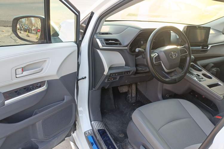 Used Toyota Granvia 2023 2.5L Hybrid Comfort Edition