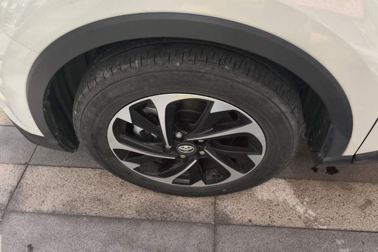 Used Toyota IZOA 2020 2.0L Yichi Version
