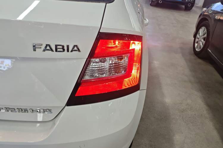 Used Skoda Fabia 2017 1.4L Automatic Car Enjoy Edition
