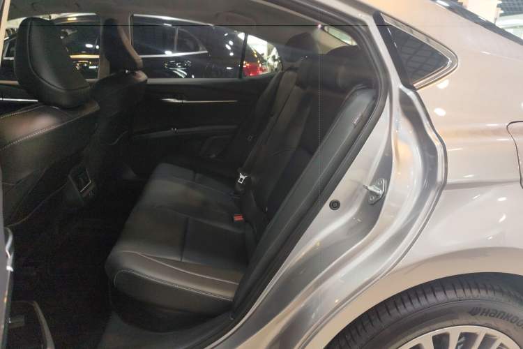 Used Toyota Camry 2024 Dual-Motor 2.0 HGVP Luxury Edition