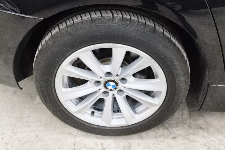 Used BMW 5 Series 2014 520Li Elegant Model
