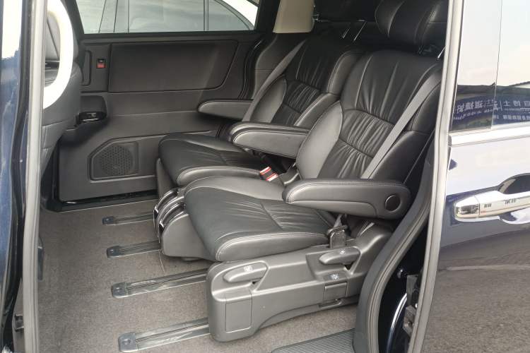 Used Honda Odyssey 2024 2.0L eHEV Sharp & Smart Edition
