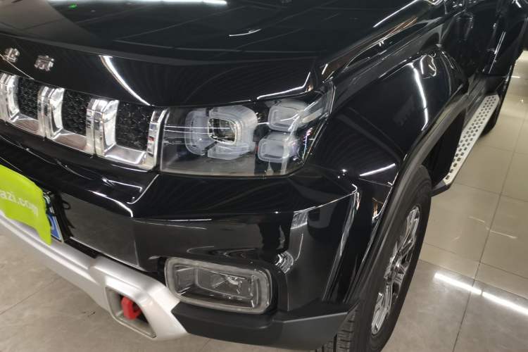 Used  BJ40 2020 2.0T Automatic Four-Wheel Drive Urban Hunter Edition Chivalrous Type
