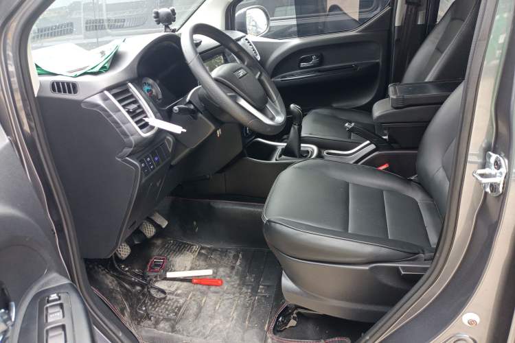 Used Jinbei Gold Hiace M Classic 2022 1.5L Travel Lion Passenger Van 7 Seats
