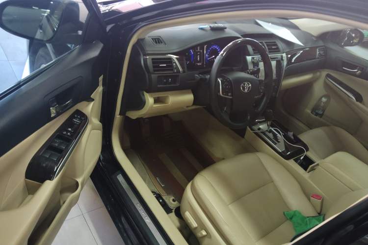 Used Toyota Camry 2015 Dual-Engine 2.5 HG Luxury Navigation Edition
