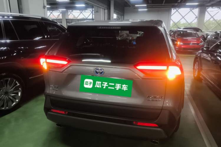 Used Toyota RAV4 2020 Dual-Engine 2.5L E-CVT 4x4 Elite PLUS Edition
