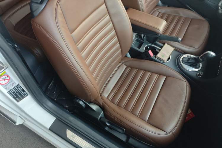 Used Volkswagen Beetle 2015 180TSI model
