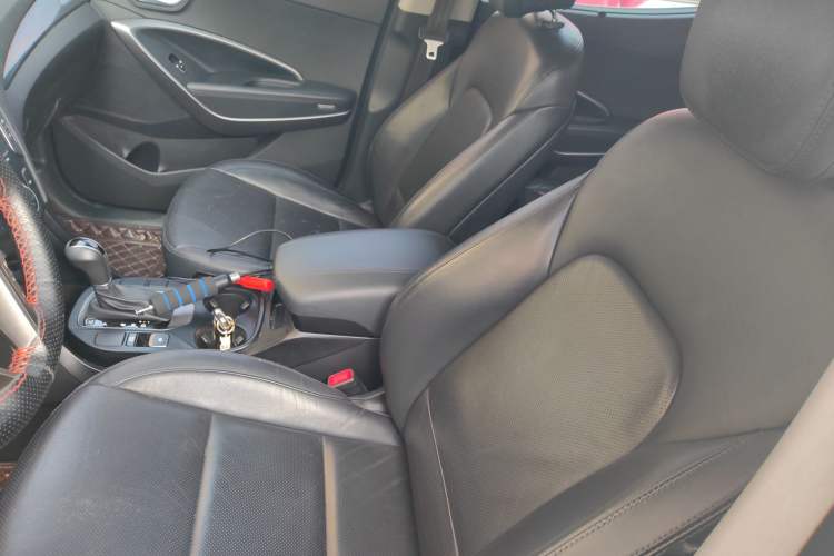 Used Hyundai Santa Fe 2015 2.4L Automatic Two-Wheel Drive Smart Version 5 Seats