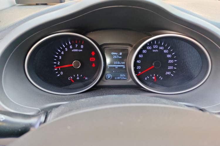 Used Kia Sportage R 2015 2.0L Automatic Two-Wheel Drive DLX Model
