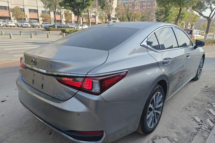 Used Lexus ES 2023 200 Excellence Edition

