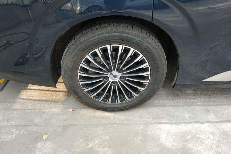 Used Denza D9 2022 DM-i 970 Four-Wheel Drive Prestige Model
